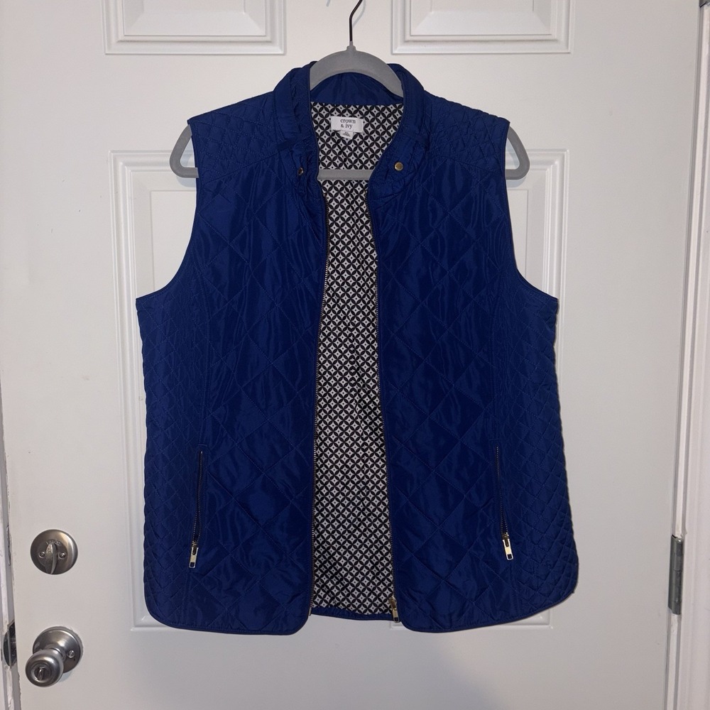 Crown Ivy Women's Quilted Blue Vest Jacket Gold Zip Front Size XL, Design Inside